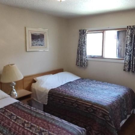 Lac Le Jeune Nature Resort Logan Lake ภายนอก รูปภาพ
