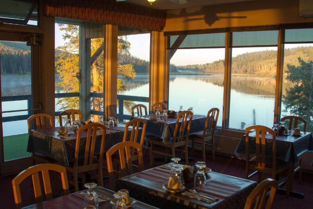 Lac Le Jeune Nature Resort Logan Lake ภายนอก รูปภาพ