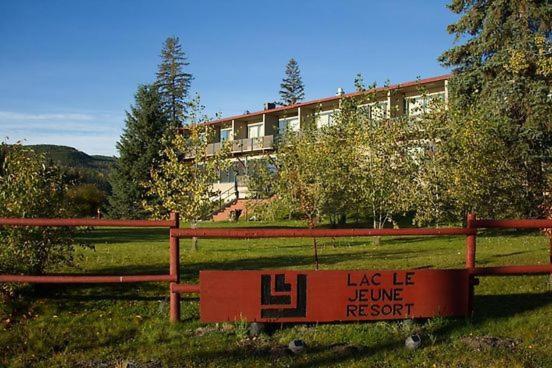 Lac Le Jeune Nature Resort Logan Lake ภายนอก รูปภาพ