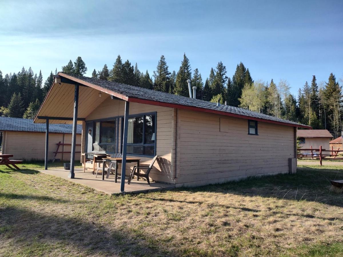 Lac Le Jeune Nature Resort Logan Lake ภายนอก รูปภาพ