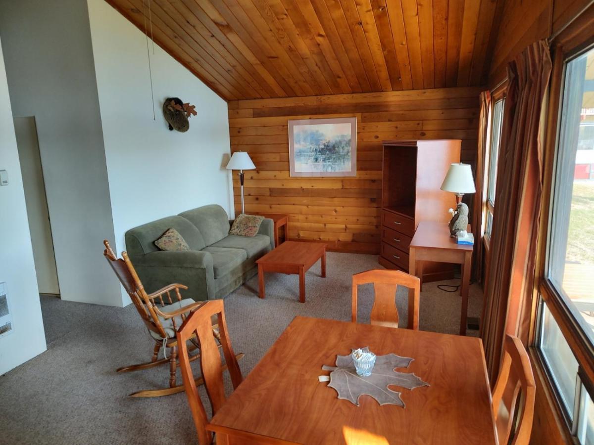 Lac Le Jeune Nature Resort Logan Lake ภายนอก รูปภาพ