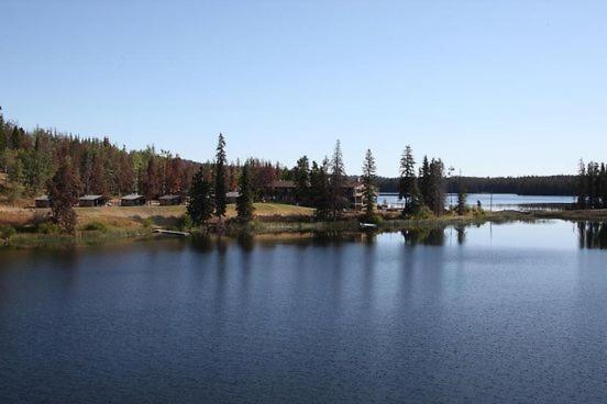 Lac Le Jeune Nature Resort Logan Lake ภายนอก รูปภาพ
