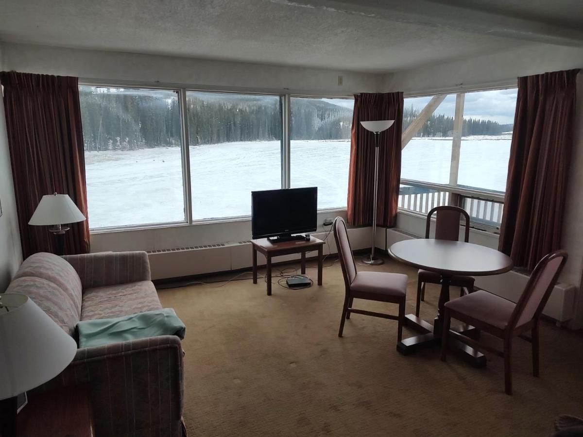 Lac Le Jeune Nature Resort Logan Lake ภายนอก รูปภาพ