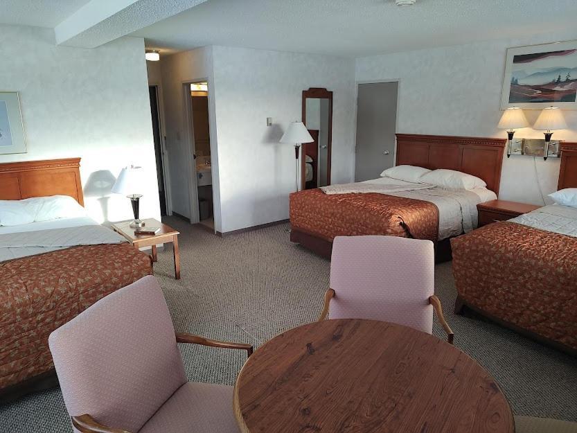 Lac Le Jeune Nature Resort Logan Lake ภายนอก รูปภาพ