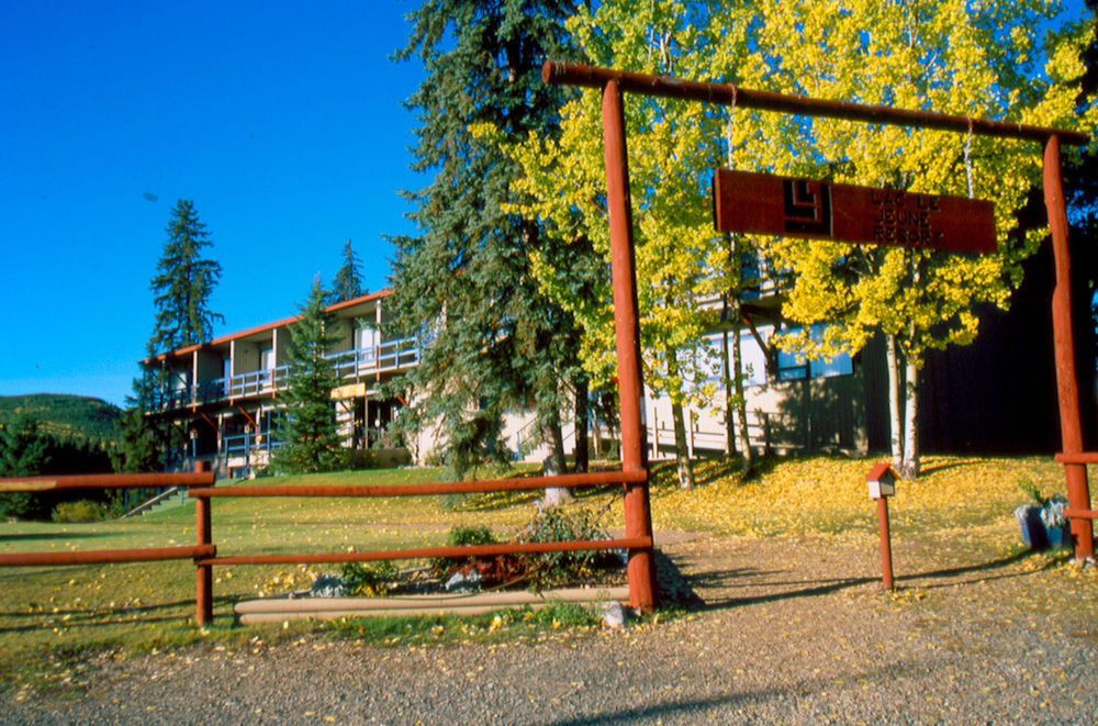Lac Le Jeune Nature Resort Logan Lake ภายนอก รูปภาพ